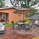 Updated Savannah Hideaway With Luxury Backyard!